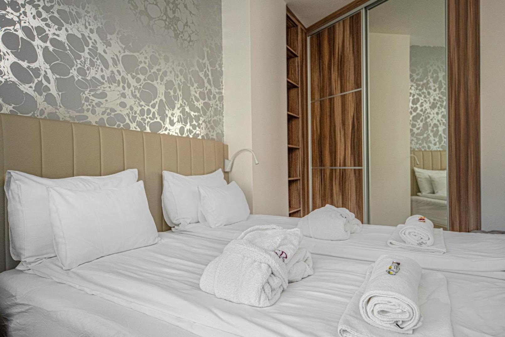 Spa Residence Carbona Heviz - Relax, Sissi Apartmanok Buitenkant foto